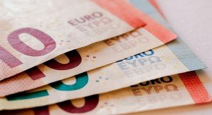 money 2259045 1280 300x164 Sijoittaminen